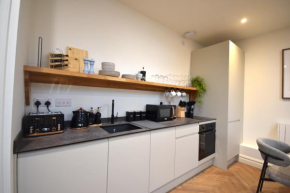 CITYeSCAPE - 2BR Apt En-suite Sofa Bed NQ